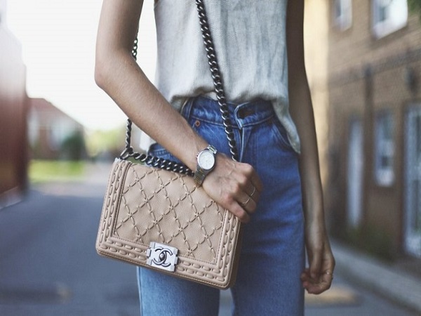 Chiêm bao mơ thấy túi xách đánh con gì? Ý nghĩa giấc mơ